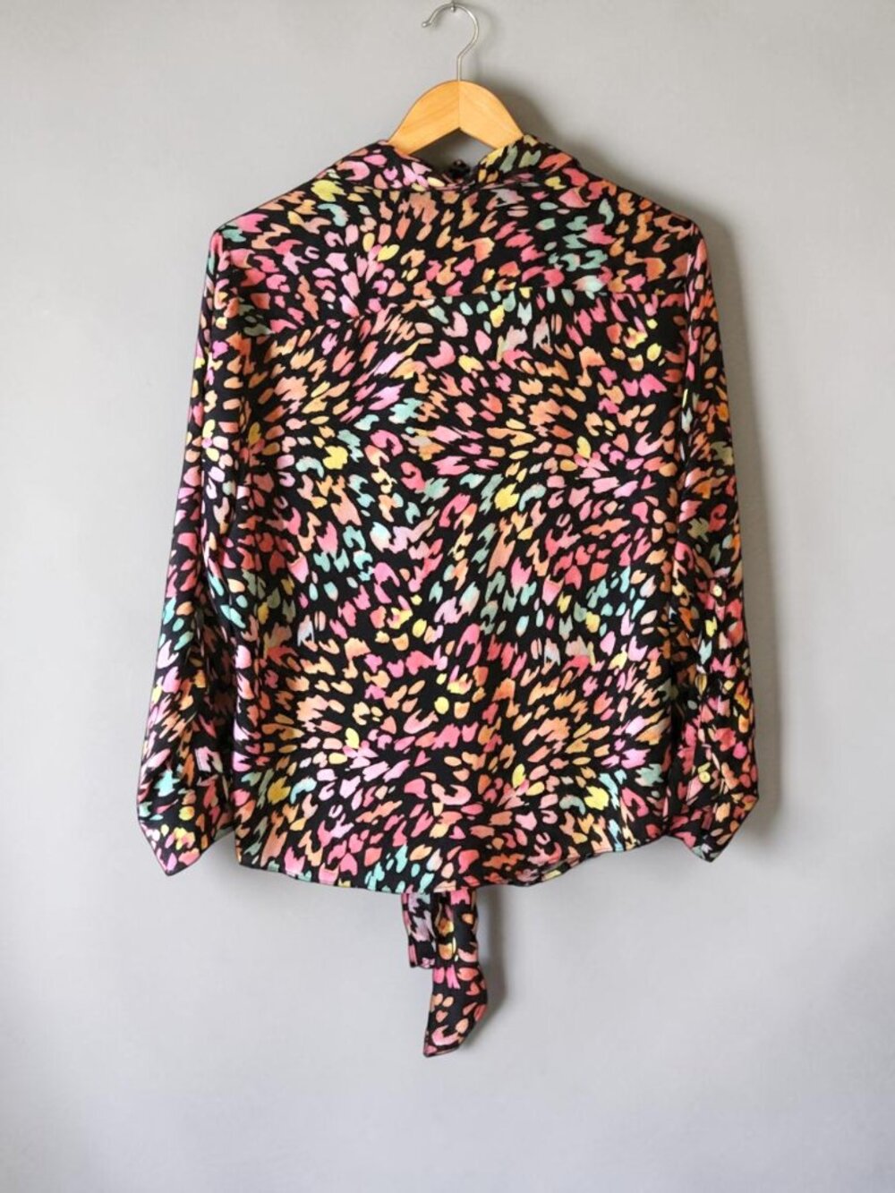 Investments Small Abstract Floral Tie Front Button Shirt Blouse - Picture 3 of 6